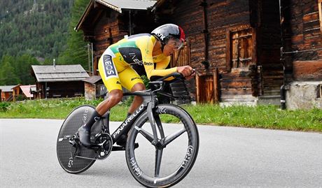 Kolumbijský cyklista Egan Bernal si udrel na závod Kolem výcarska lutý...