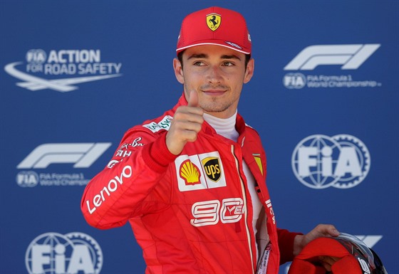 Charles Leclerc z Ferrari po vítzné kvalifikaci na Velkou cenu Rakouska.