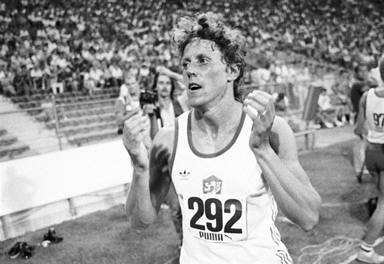 Jarmila Kratochvílová po pekonání svtového rekordu na 800 metr v roce 1983 v...