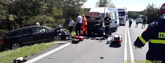 Nehoda na silnici I/27 mezi Temonou a Kaznjova.