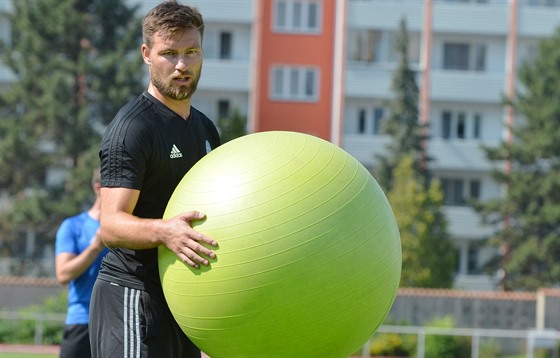Tomá Wágner na tréninku mladoboleslavských fotbalist.