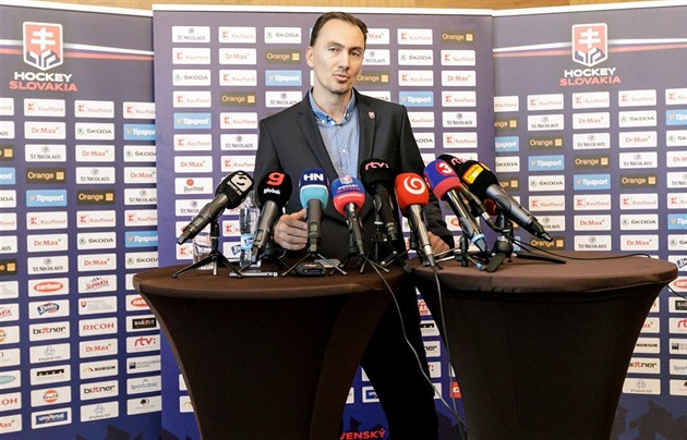 Nominovaní Slováci z KHL žádný zákon neporušili, poctivě si vydělávají, říká Šatan