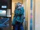 Hereka Jennifer Anistonová vyrazila ze svého bytu v tmavých brýlích. Bohuel...
