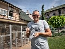 Chovatel nej�sp�n�j��ho holuba Karel Klemens.