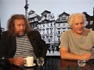 Novin Eugen Kukla (zleva) a socha Petr Va v diskusnm poadu Rozstel (24....