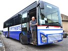 Lu�ek Hub��ek s autobusem p�r hodin p�ed cestou.