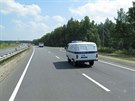 Skupina �idi�� m� za �kol p�ekonat s autobusy Iveco dlouhou cestu na v�chod...