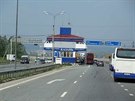 Skupina �idi�� m� za �kol p�ekonat s autobusy Iveco dlouhou cestu na v�chod...