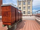 Pět včelstev v plné práci na střeše Státní veterinární správy na pražských...