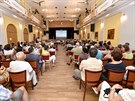 Lidé sledovali 27. ervna 2019 zasedání zastupitelstva msta Rumburk, kde se...