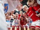 Radost eských basketbalistek na evropském ampionátu po vítzství nad védskem.