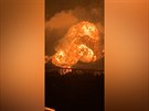 Obrovský výbuch v ropné rafinérii ve Philadelphii
