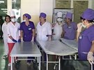 Snímky z videa Rádia Svobodná Evropa ukazují zasahující nemocniční personál po...