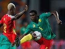 Michael Ngadeu (vpravo) z Kamerunu proti Fredericu Mendymu z Guiney-Bissau