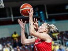eská basketbalistka Kamila tpánová zakonuje na ko Francie.