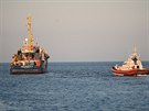 Lo Sea-Watch 3, která mla na palub nkolik desítek migrant, pistála v...