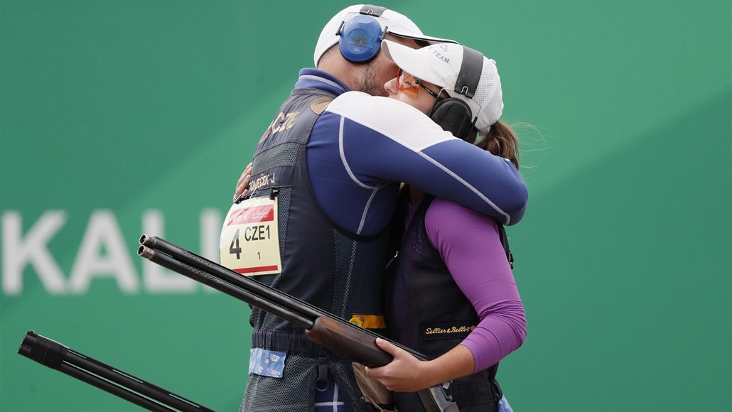 Barbora �umová a Jakub Tome�ek se takto radovali z bronzu na Evropských hrách v roce 2019.