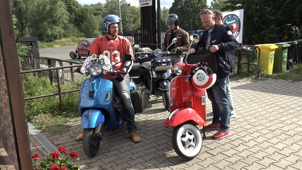 Italské vosy se šikují v Praze, centrem probzučí v sobotu