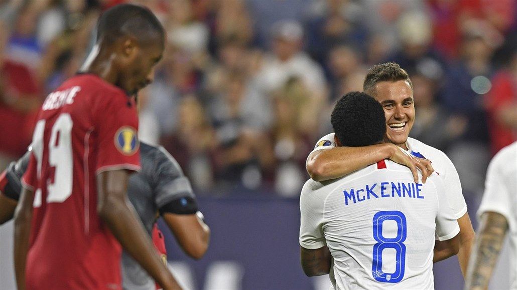 Pět gólů za půli a američtí fotbalisté jsou ve čtvrtfinále Zlatého poháru