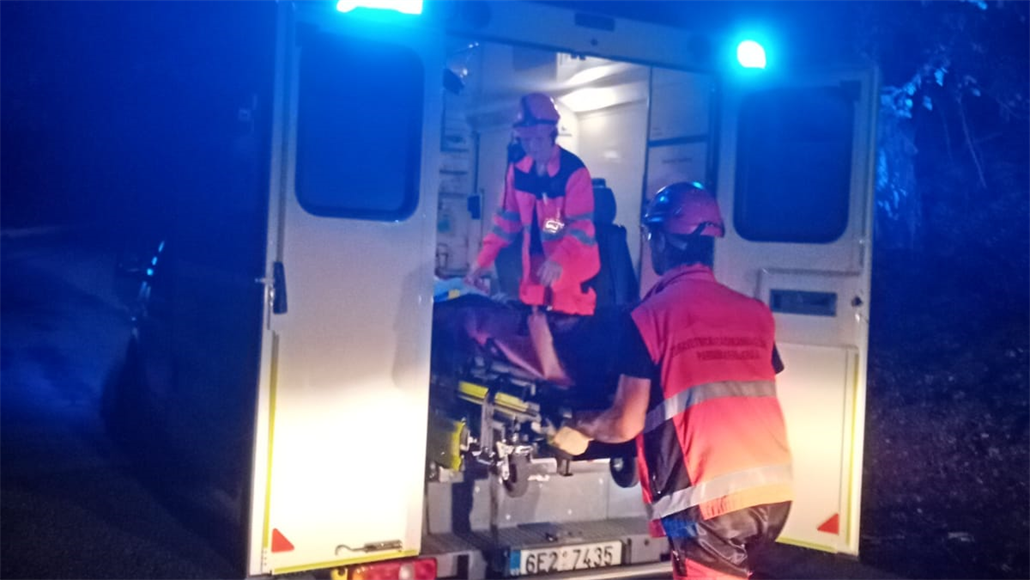 Žena se zřítila z hradu Oheb, když šla na záchod. Zranili se i její zachránci