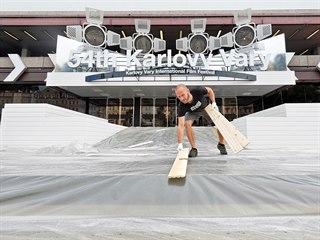 Přípravy na 54. mezinárodní filmový festival v karlovarském hotelu Thermal....
