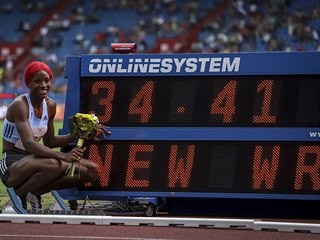 Sprinterka Shaunae Millerová-Uibová ovládla netradiční trať na 300 metrů na...
