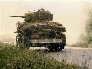 Digitálně kolorovaná dobová fotografie lehkého tanku M5 Stuart s improvizovanou...