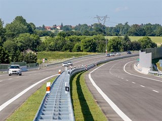 Nový úsek dálnice D3 mezi Bošilcem a Ševětínem měří přes osm kilometrů.