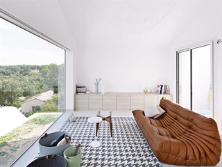 Zvrásněnou pohovku Togo vytvořil pro značku Ligne Roset francouzský designér...