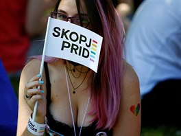 Účastnice pochodu za práva homosexuálů v makedonském hlavním městě Skopje (29....