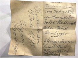 Lísteček (papír vytržený z linkovaného bloku) od dělníků z 19. července 1893...