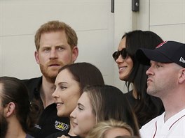 Vévodkyn Meghan a princ Harry na baseballovém zápase Boston Red Sox a New York...
