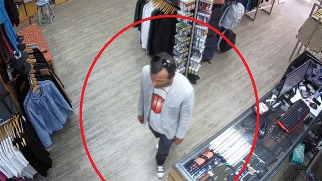 tveice zlodj ukradla z obchodu v prask Myslkov ulici 16 tisc korun.