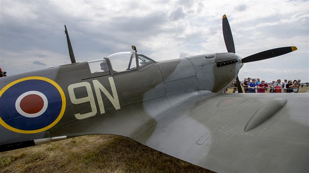 Na letiti v Roudnici nad Labem na Litomicku zaala dvoudenn leteck pehldka Memorial Air Show. Na snmku je sthac letoun Spitfire (22. ervna 2019).