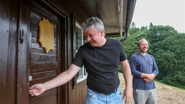 Na vrcholu sjezdovky v rekrea�n�m are�lu Mon�nec u Sedlce-Pr�ice na P��bramsku se 22. �ervna 2019 otev�ela rouben� po�tovna, kter� d��ve st�la 150 let na Sn�ce.