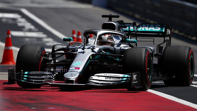 Lewis Hamilton bhem prvnho trninku na Velkou cenu Rakouska.