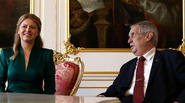 Slovenská prezidentka Zuzana Čaputová při setkání s prezidentem Milošem Zemanem na Pražském hradě. (20. června 2019)