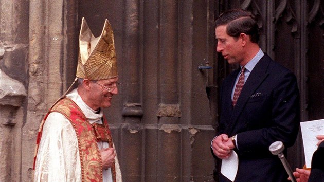 Bývalý biskup Peter Ball společně s britským princem Charlesem na snímku z roku 1992.