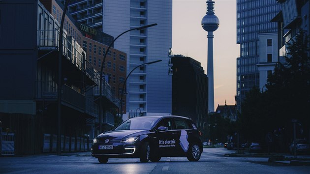 Volkswagen spustil v Berlíně službu pro sdílení aut. Minutová autopůjčovna elektrických golfů se jmenuje WeShare