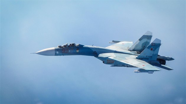 Britsk pohotovostn sthaky zasahovaly u nekomunikujcch ruskch vojenskch letoun nad Baltem. Na snmku rusk Su-27