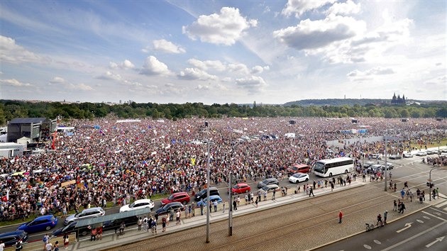 Demonstrace za nezávislost justice a lepší vládu, kterou na pražské Letné pořádá iniciativa Milion chvilek pro demokracii. (23. června 2019)