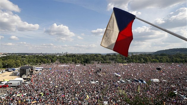 Demonstrace za nezávislost justice a lepší vládu, kterou na pražské Letné pořádá iniciativa Milion chvilek pro demokracii. (23. června 2019)