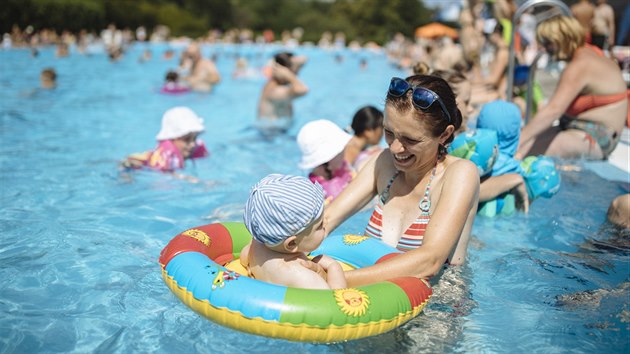 Kv�li vln� veder bylo pra�sk� koupali�t� Petynka pln�. (25. �ervna 2019)