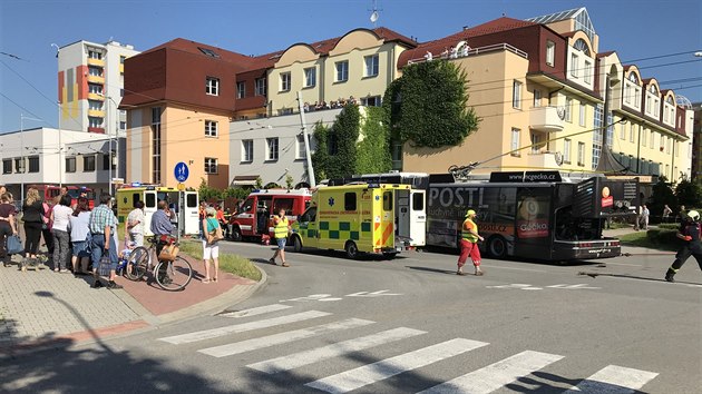 Trolejbus narazil do sloupu u multikina v eskch Budjovicch. (24. ervna 2019)