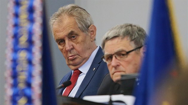 Prezident Miloš Zeman přijel na třídenní oficiální návštěvu na Vysočinu. Na snímku s hejtmanem Jiřím Běhounkem