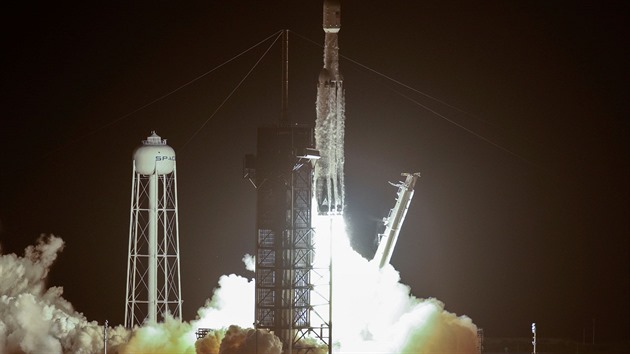 SpaceX poslala do vesmru Falcon Heavy. 25.6.2019. Na palub je 24 satelit a solrn plachetnice.