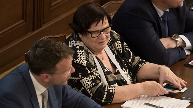 Ministryně spravedlnosti Marie Benešová při hlasování o nedůvěře vládě (26.6.2019).