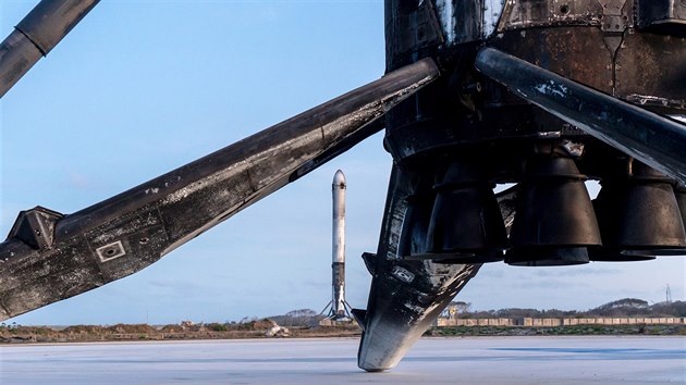 Zachráněné boční stupně prvního Falconu Heavy