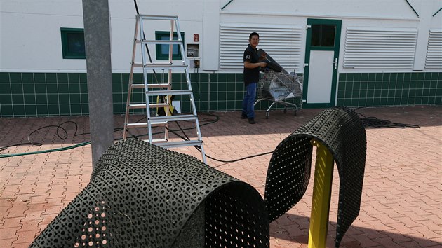 Ve V�ebo�ic�ch vrchol� p��pravy na otev�en� pobo�ky potravin��sk�ho a drogistick�ho velkoobchodu Tamda Foods. 