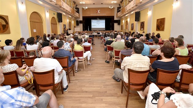 Lid sledovali 27. ervna 2019 zasedn zastupitelstva msta Rumburk, kde se jednalo o Luick nemocnici, kter je dlouhodob ve ztrt. Hroz j insolvence.